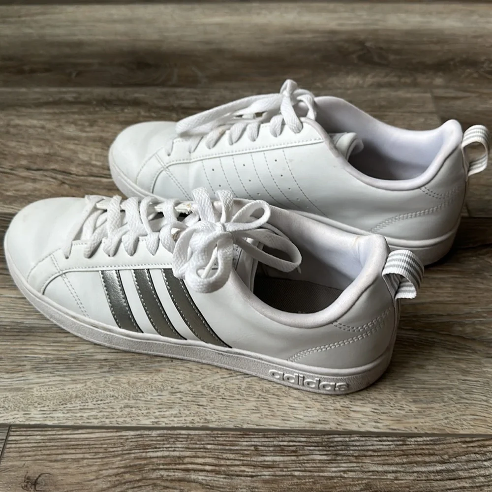 Adidas shoes athletic white silver size 8.5 gently used metallic stripes